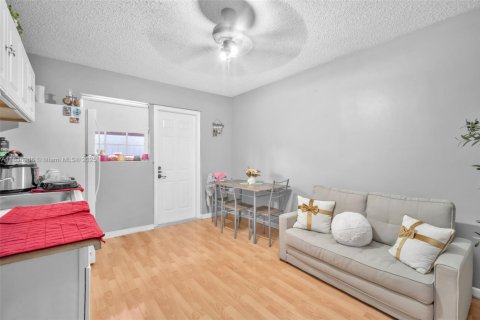 Casa en venta en Miami, Florida, 4 dormitorios, 186.27 m2 № 1842503 - foto 26
