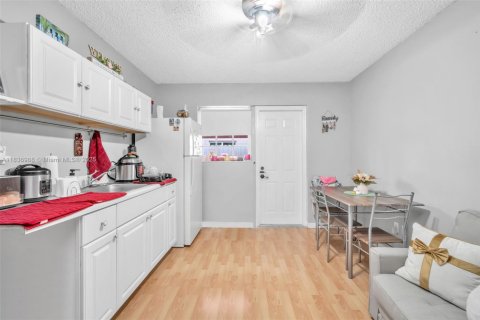Casa en venta en Miami, Florida, 4 dormitorios, 186.27 m2 № 1842503 - foto 25