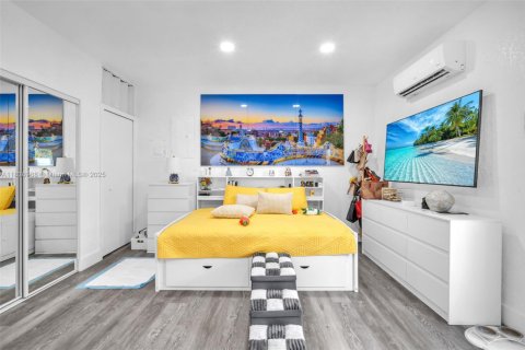 Casa en venta en Miami, Florida, 4 dormitorios, 186.27 m2 № 1842503 - foto 29
