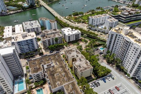 Купить кондоминиум в Майами-Бич, Флорида 2 спальни, 81.75м2, № 1950663 - фото 3