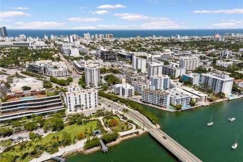 Купить кондоминиум в Майами-Бич, Флорида 2 спальни, 81.75м2, № 1950663 - фото 1