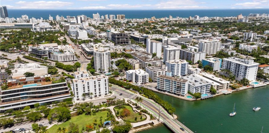 Кондоминиум с 2 спальнями в Майами-Бич, Флорида № 1950663