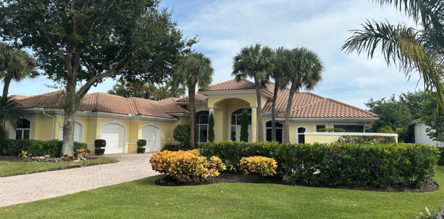 House in West Palm Beach, Florida 3 bedrooms, 323.39 sq.m. № 804885