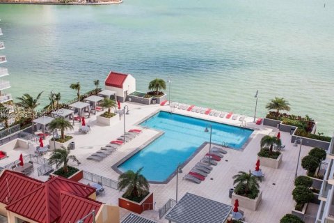 Condominio en alquiler en Miami, Florida, 1 dormitorio, 70.61 m2 № 1993695 - foto 3