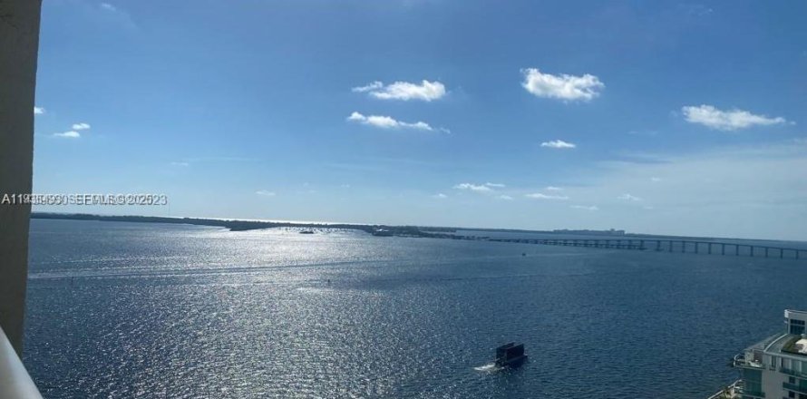 Condominio en Miami, Florida, 1 dormitorio  № 1993695