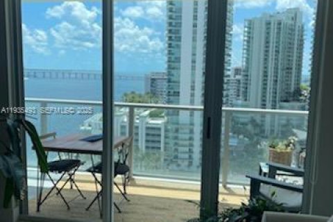 Condominio en alquiler en Miami, Florida, 1 dormitorio, 70.61 m2 № 1993695 - foto 7