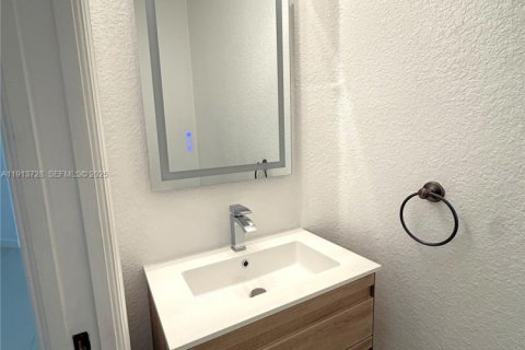 Adosado en alquiler en Doral, Florida, 3 dormitorios, 187.11 m2 № 1986992 - foto 24