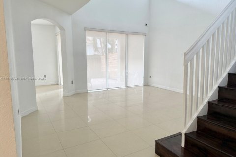 Adosado en alquiler en Doral, Florida, 3 dormitorios, 187.11 m2 № 1986992 - foto 1