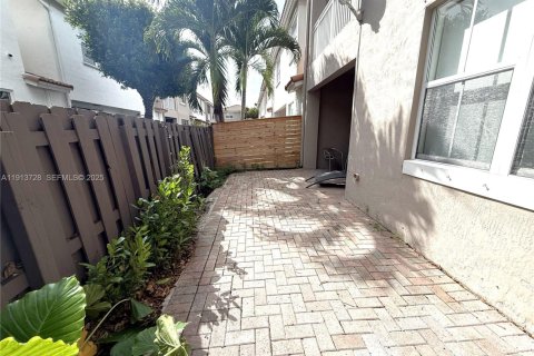 Adosado en alquiler en Doral, Florida, 3 dormitorios, 187.11 m2 № 1986992 - foto 30