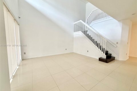 Adosado en alquiler en Doral, Florida, 3 dormitorios, 187.11 m2 № 1986992 - foto 4