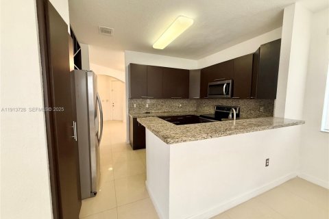 Adosado en alquiler en Doral, Florida, 3 dormitorios, 187.11 m2 № 1986992 - foto 10