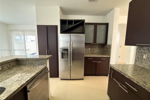 Adosado en alquiler en Doral, Florida, 3 dormitorios, 187.11 m2 № 1986992 - foto 9