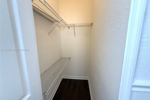 Adosado en alquiler en Doral, Florida, 3 dormitorios, 187.11 m2 № 1986992 - foto 19