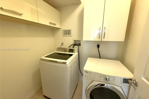 Adosado en alquiler en Doral, Florida, 3 dormitorios, 187.11 m2 № 1986992 - foto 26