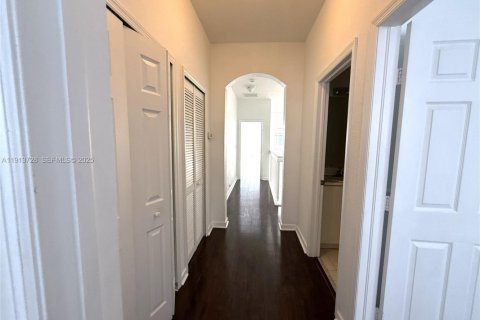 Adosado en alquiler en Doral, Florida, 3 dormitorios, 187.11 m2 № 1986992 - foto 21