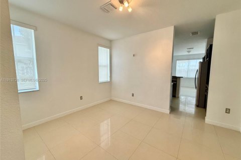 Adosado en alquiler en Doral, Florida, 3 dormitorios, 187.11 m2 № 1986992 - foto 2