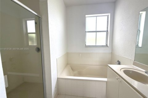 Adosado en alquiler en Doral, Florida, 3 dormitorios, 187.11 m2 № 1986992 - foto 11