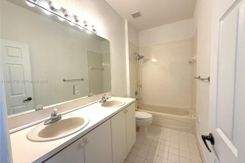 Adosado en alquiler en Doral, Florida, 3 dormitorios, 187.11 m2 № 1986992 - foto 22
