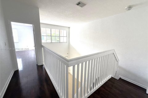Adosado en alquiler en Doral, Florida, 3 dormitorios, 187.11 m2 № 1986992 - foto 23