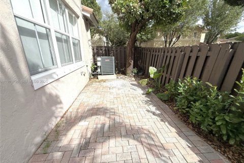 Adosado en alquiler en Doral, Florida, 3 dormitorios, 187.11 m2 № 1986992 - foto 29