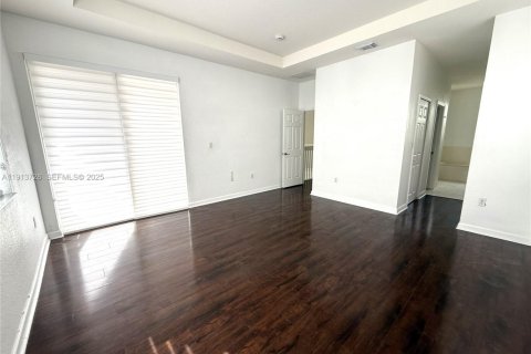 Adosado en alquiler en Doral, Florida, 3 dormitorios, 187.11 m2 № 1986992 - foto 15
