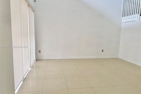 Adosado en alquiler en Doral, Florida, 3 dormitorios, 187.11 m2 № 1986992 - foto 3