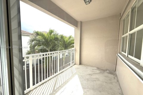 Adosado en alquiler en Doral, Florida, 3 dormitorios, 187.11 m2 № 1986992 - foto 14