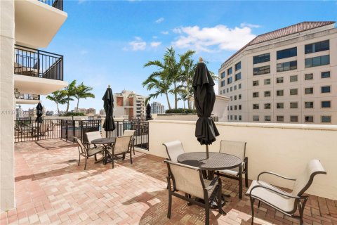 Condo in Coral Gables, Florida, 3 bedrooms  № 2040037