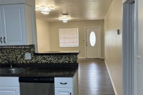 Villa ou maison à louer à Coral Springs, Floride: 4 chambres, 123.93 m2 № 1968505 - photo 6