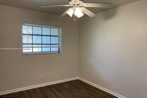 Villa ou maison à louer à Coral Springs, Floride: 4 chambres, 123.93 m2 № 1968505 - photo 12