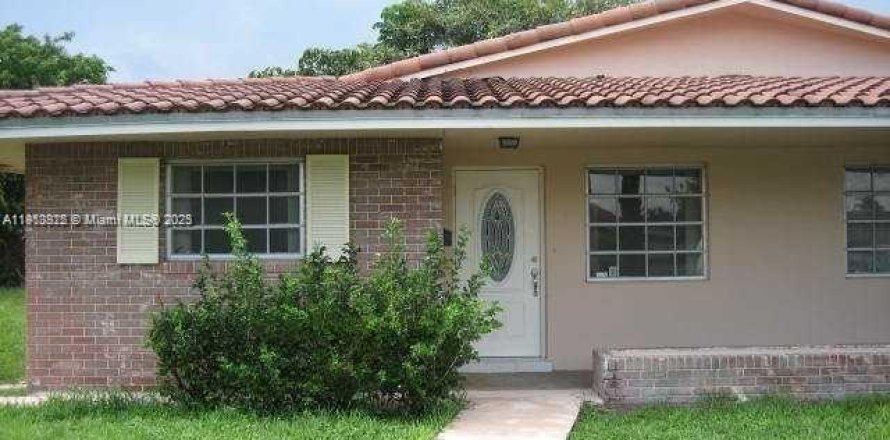 Villa ou maison à Coral Springs, Floride 4 chambres, 123.93 m2 № 1968505