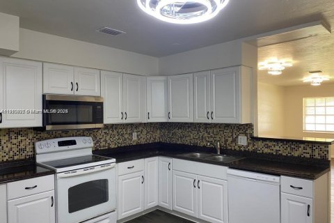 Villa ou maison à louer à Coral Springs, Floride: 4 chambres, 123.93 m2 № 1968505 - photo 3