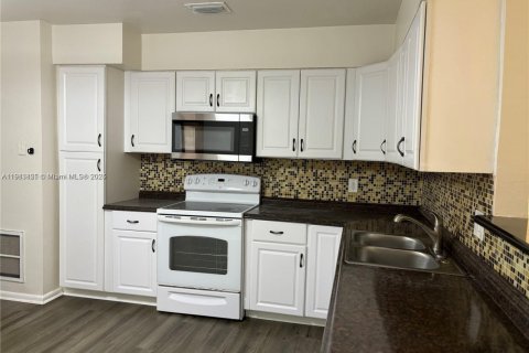 Villa ou maison à louer à Coral Springs, Floride: 4 chambres, 123.93 m2 № 1968505 - photo 5