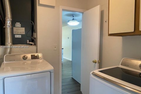 Villa ou maison à louer à Coral Springs, Floride: 4 chambres, 123.93 m2 № 1968505 - photo 13