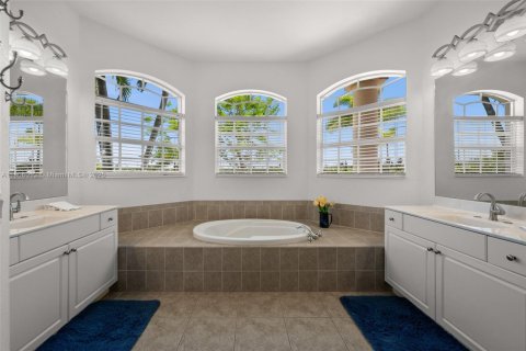 House in Cape Coral, Florida 3 bedrooms, 174.28 sq.m. № 1748304 - photo 23