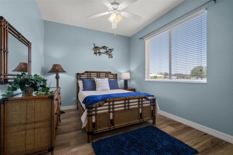 House in Cape Coral, Florida 3 bedrooms, 174.28 sq.m. № 1748304 - photo 26