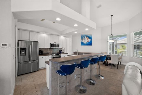 House in Cape Coral, Florida 3 bedrooms, 174.28 sq.m. № 1748304 - photo 14