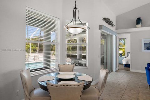 House in Cape Coral, Florida 3 bedrooms, 174.28 sq.m. № 1748304 - photo 16