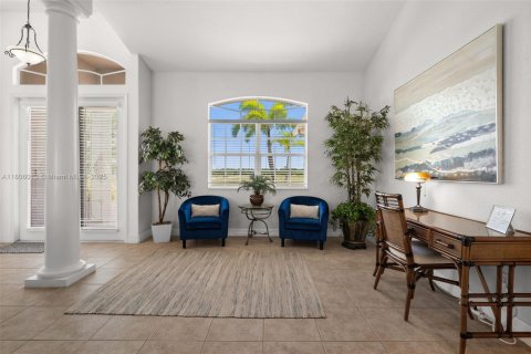 House in Cape Coral, Florida 3 bedrooms, 174.28 sq.m. № 1748304 - photo 17