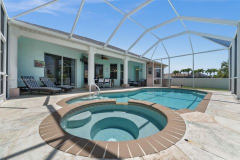 House in Cape Coral, Florida 3 bedrooms, 174.28 sq.m. № 1748304 - photo 5