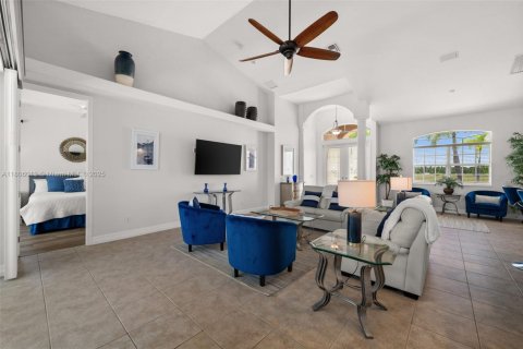 House in Cape Coral, Florida 3 bedrooms, 174.28 sq.m. № 1748304 - photo 20