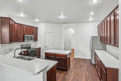 House in Apopka, Florida 3 bedrooms, 220.46 sq.m. № 2197277 - photo 5