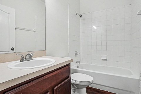 House in Apopka, Florida 3 bedrooms, 220.46 sq.m. № 2197277 - photo 22