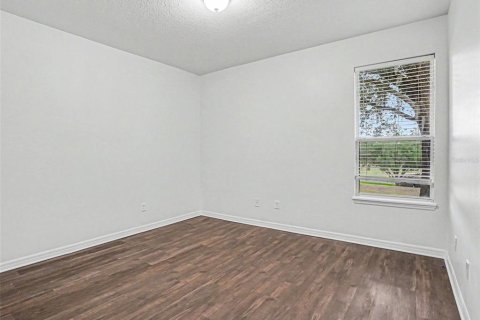 House in Apopka, Florida 3 bedrooms, 220.46 sq.m. № 2197277 - photo 13