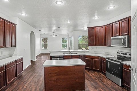 House in Apopka, Florida 3 bedrooms, 220.46 sq.m. № 2197277 - photo 6