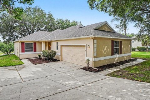 House in Apopka, Florida 3 bedrooms, 220.46 sq.m. № 2197277 - photo 2