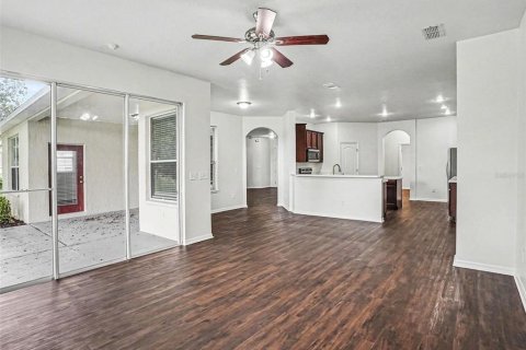 House in Apopka, Florida 3 bedrooms, 220.46 sq.m. № 2197277 - photo 4