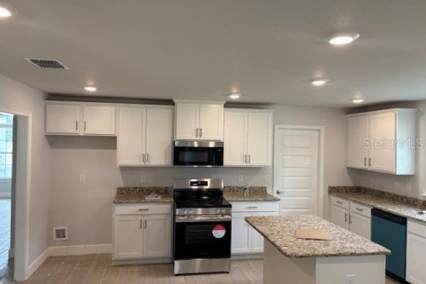 House in Dunnellon, Florida 4 bedrooms, 278.71 sq.m. № 1431130 - photo 5