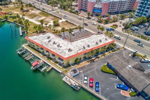 Condo in Saint Pete Beach, Florida, 1 bedroom  № 221765 - photo 16