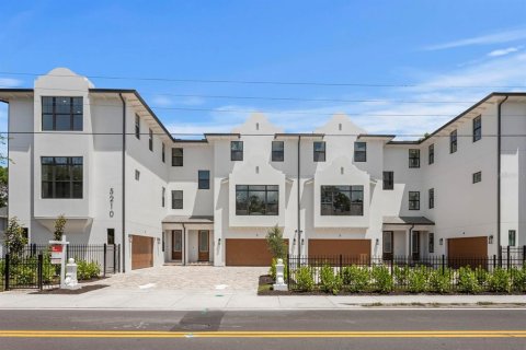 Townhouse in Tampa, Florida 4 bedrooms, 279.73 sq.m. № 2195834